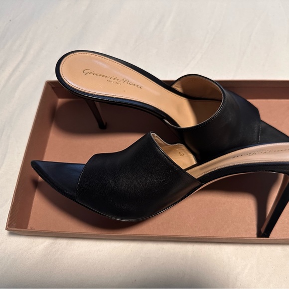 Hardly worn Gianvito Rossi heels. Size 40. Box is slightly damaged from oil. - Picture 2 of 5